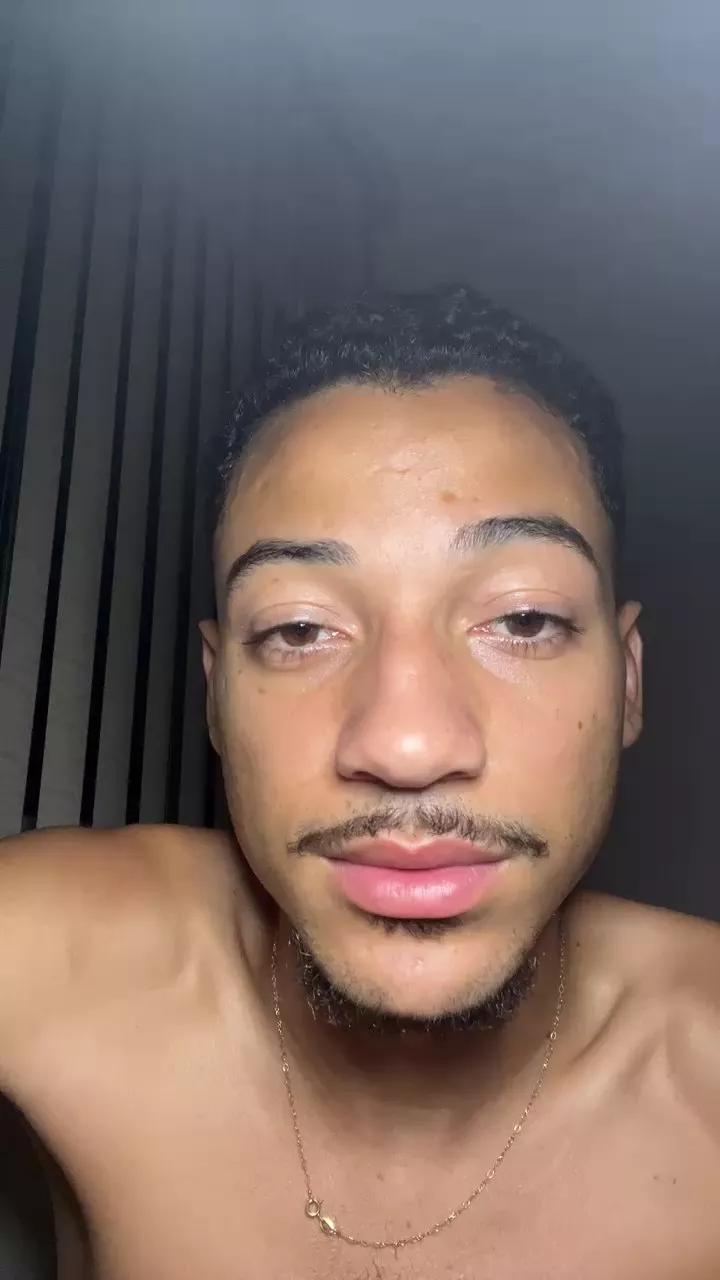 Gustavoalves22 webcams show profile image 