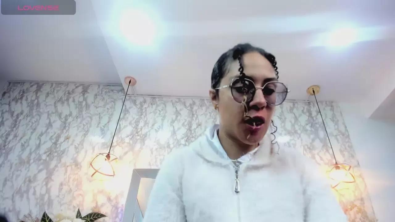 Hanna_Corne from Cam4