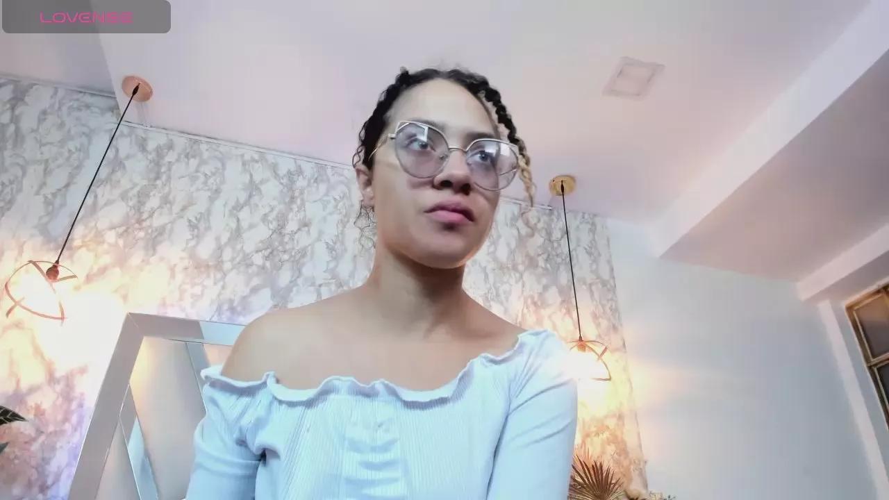 Hanna_Corne from Cam4