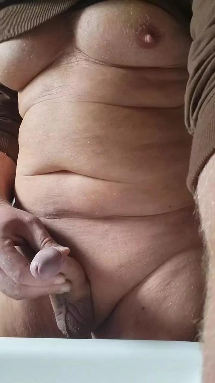 HappyToShowOff from Cam4