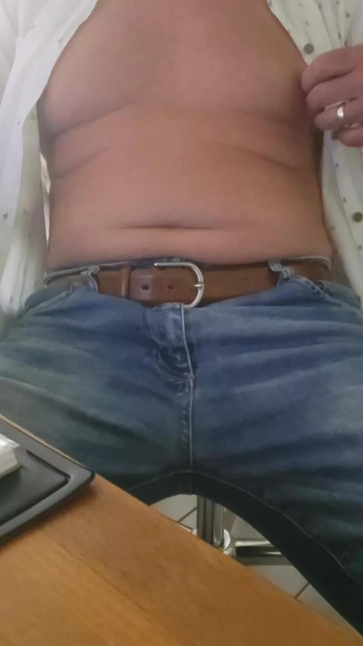 HappyToShowOff from Cam4