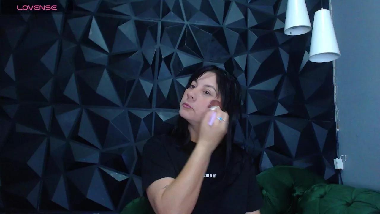 Helenasaenz webcams show profile image 