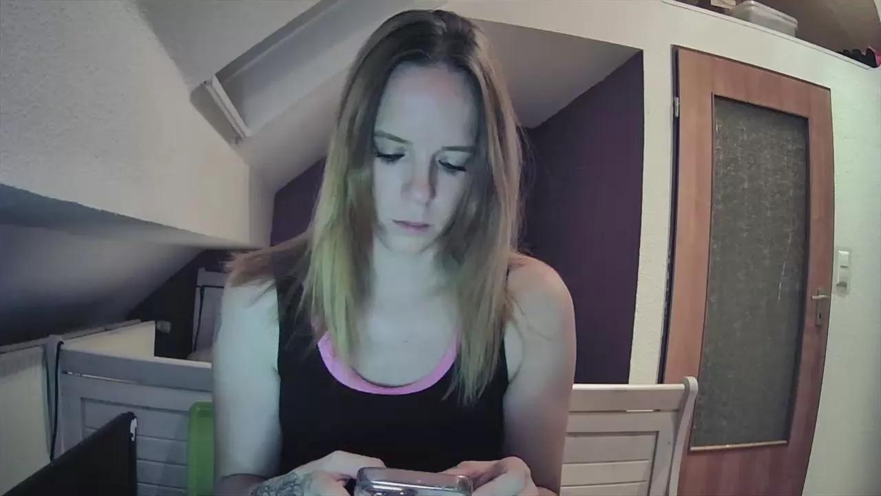 Hotmilf37 webcams show profile image 