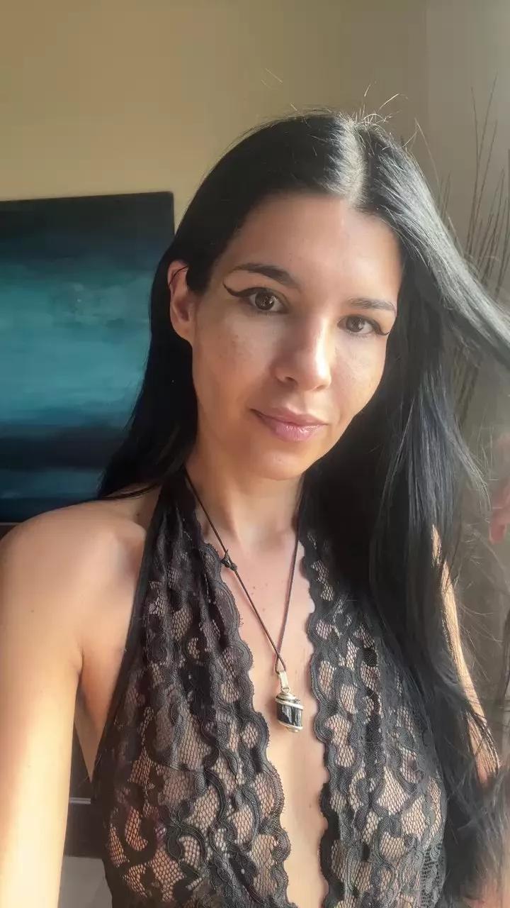 IaraStone from Cam4