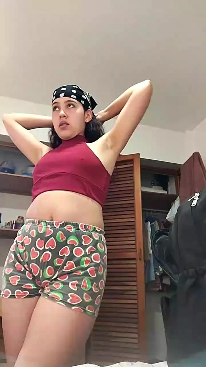 Im_Bluviee webcams show profile image 