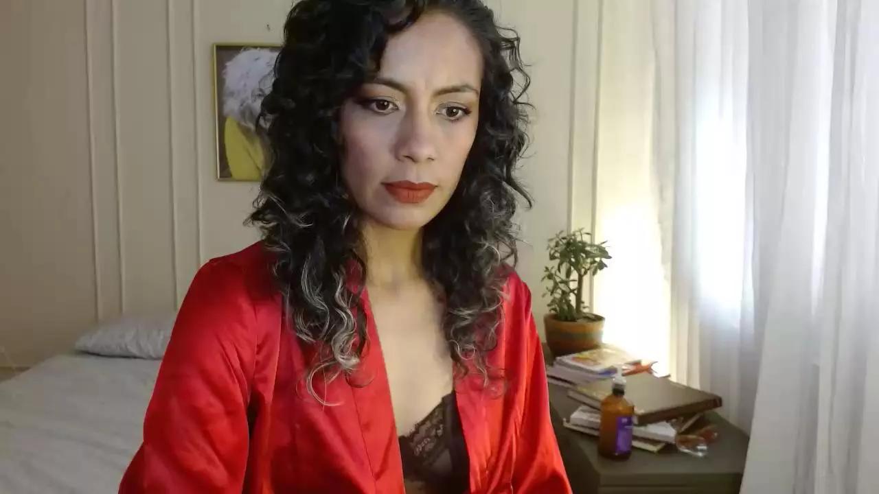 Issa01 webcams show profile image 