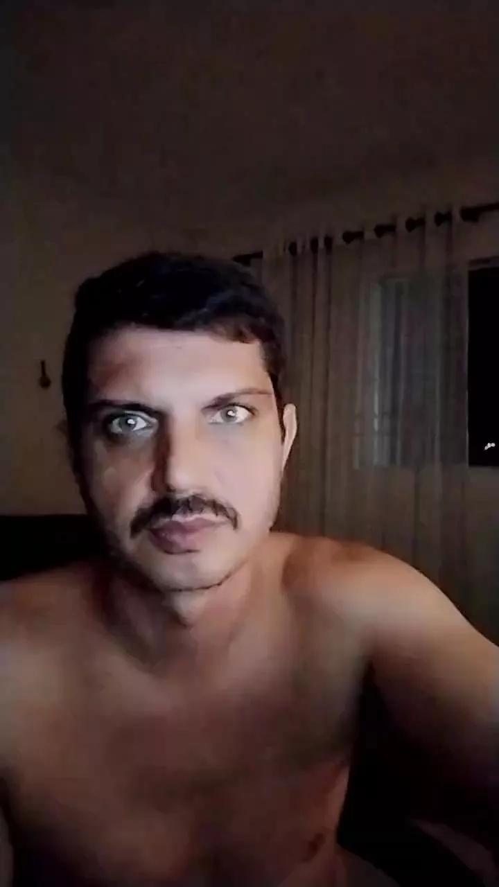 Johnnycruz39 on Cam4