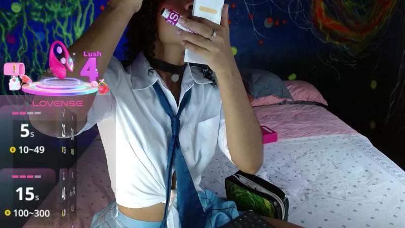 Jucie_petite webcams show profile image 