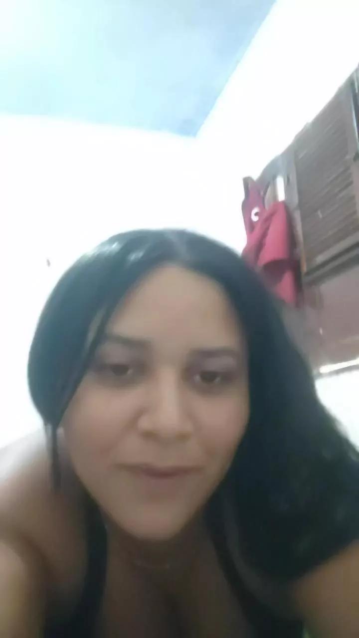 Juhh18 webcams show profile image 