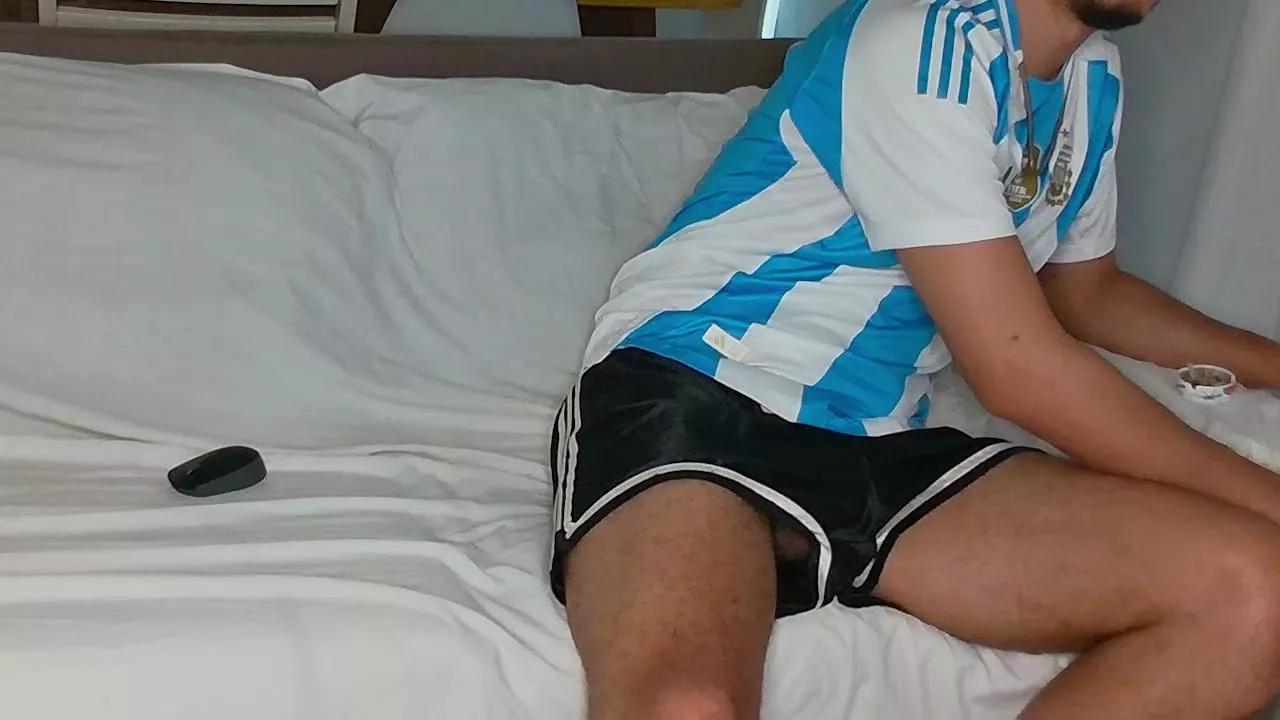 justatall_guy on Cam4