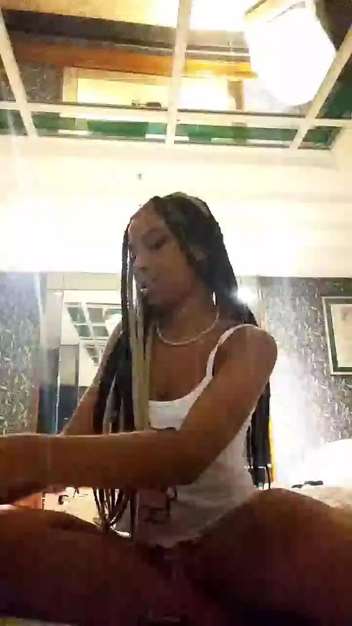Kateelopes webcams show profile image 