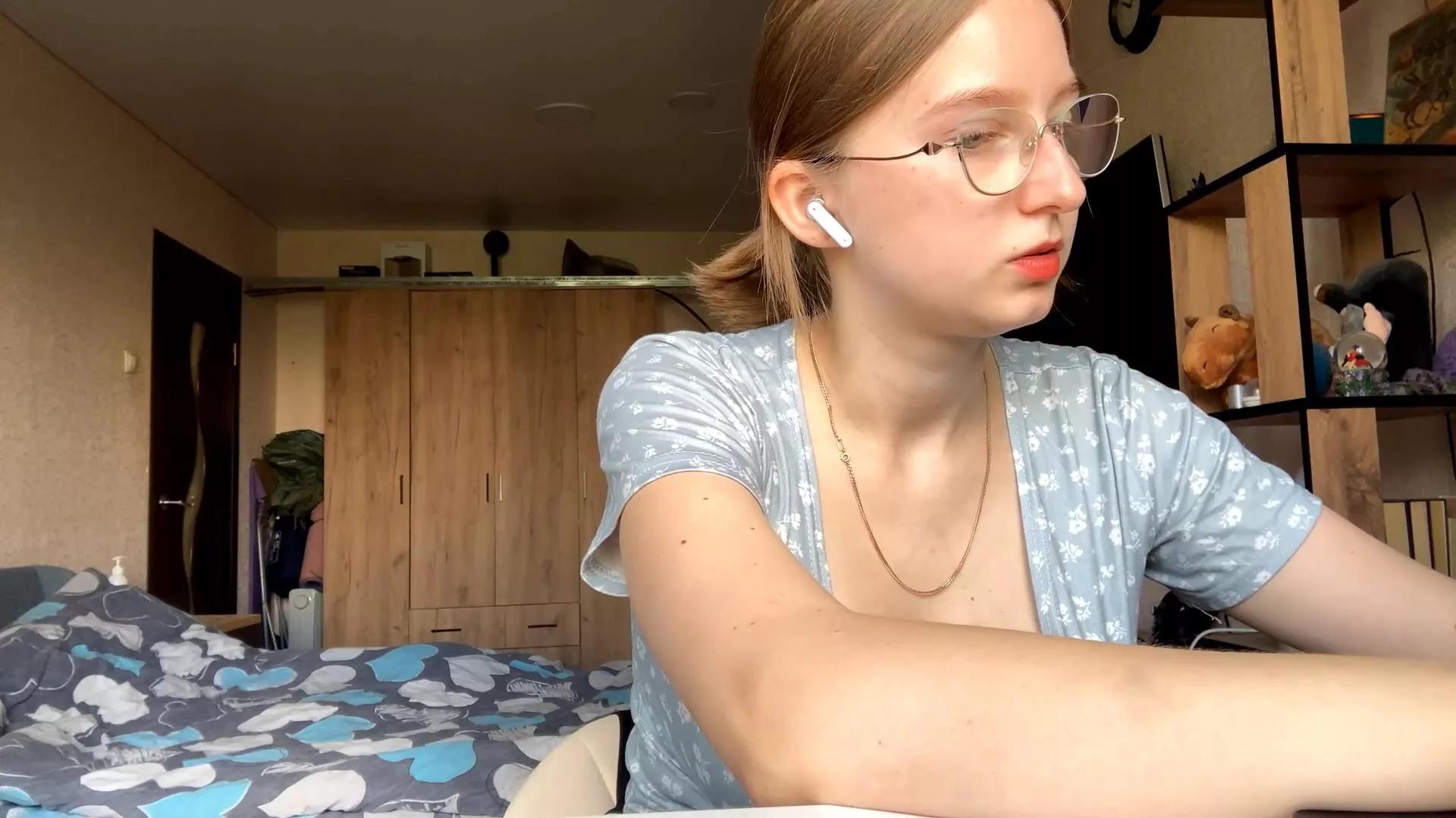 KATTIE_BIG_BOO on Cam4