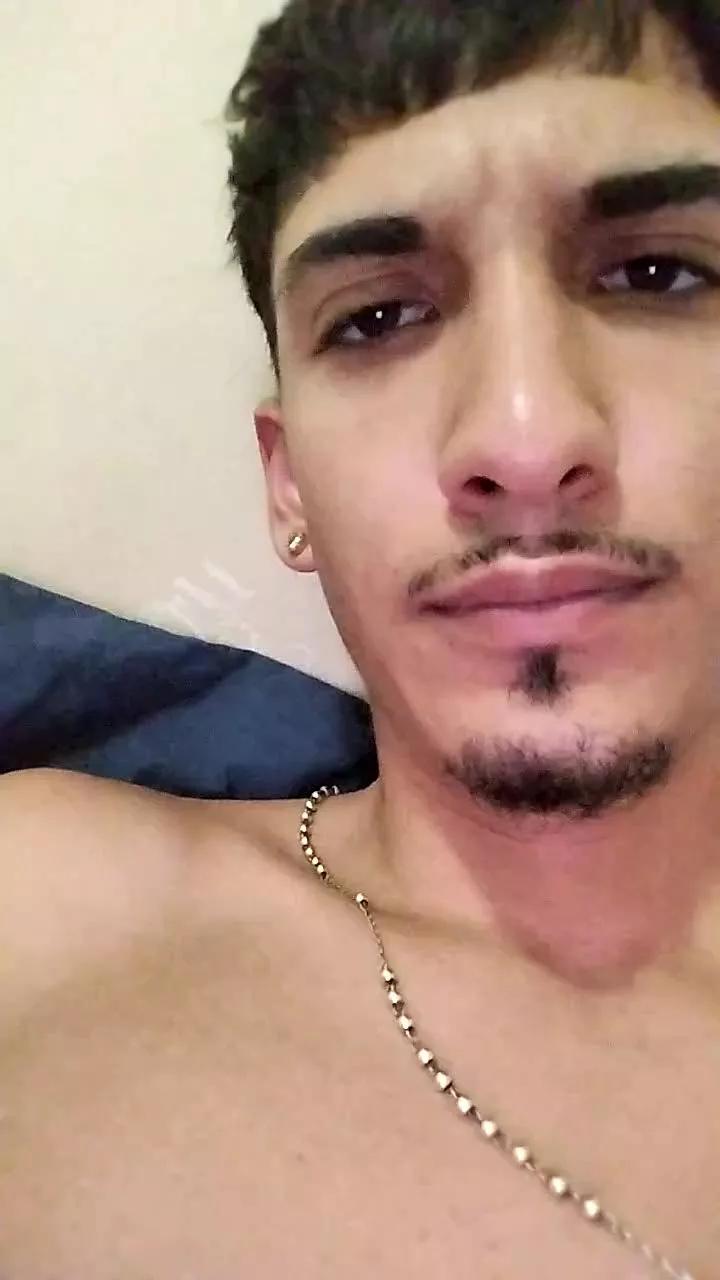 Kevtr21 webcams show profile image 