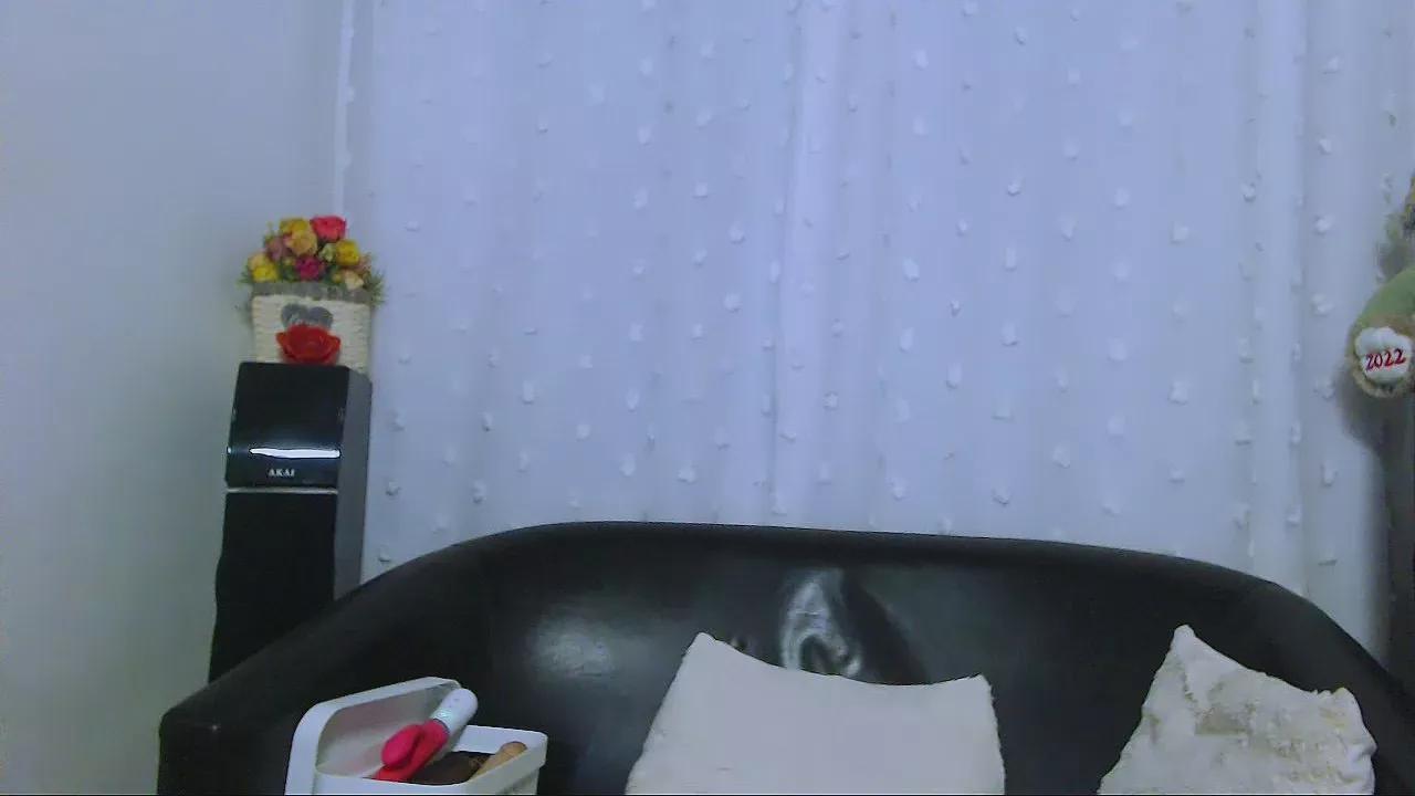 KittyWooW from Cam4
