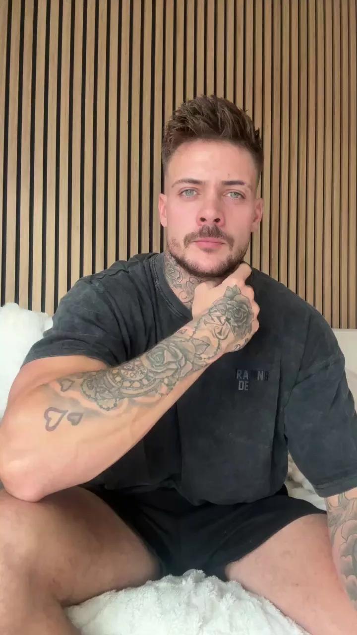 LeoMCreator webcams show profile image 