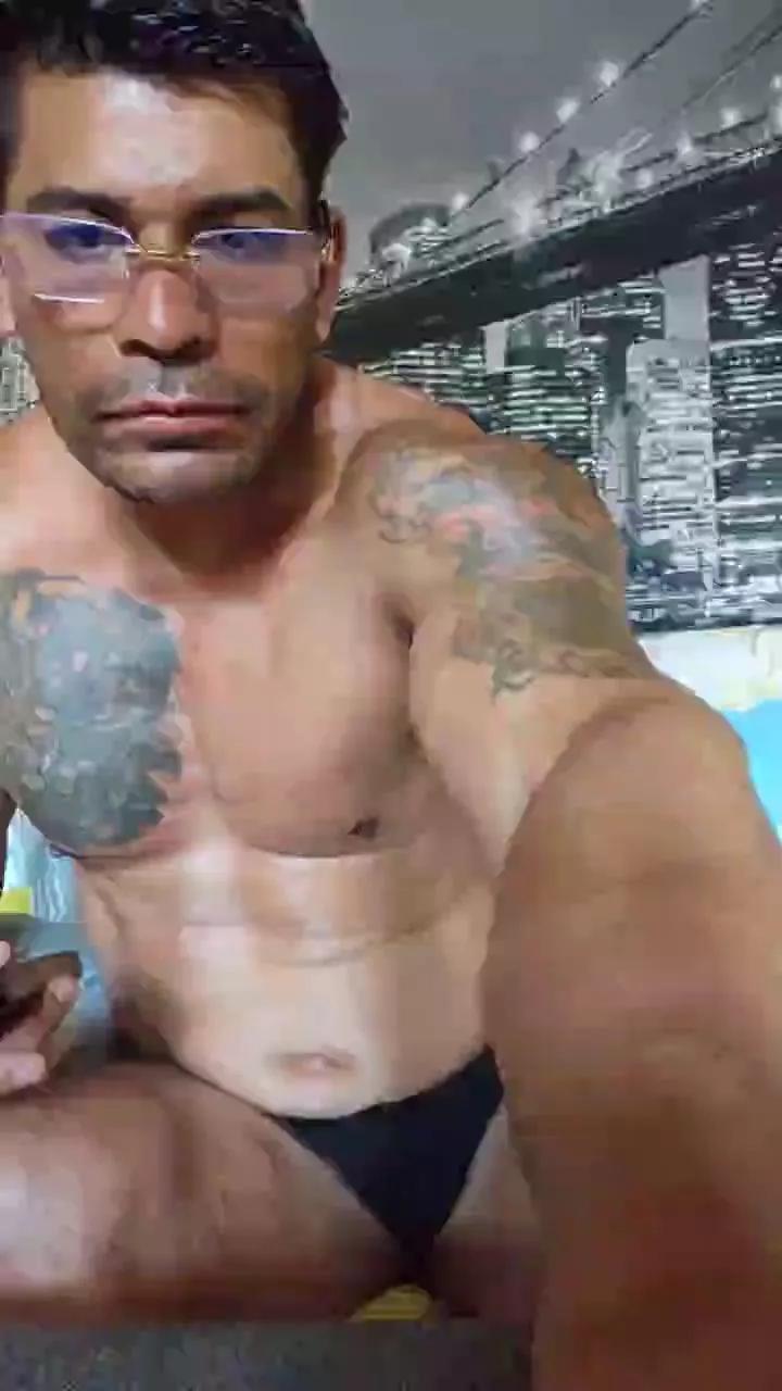 Leonsalvajexxx webcams show profile image 