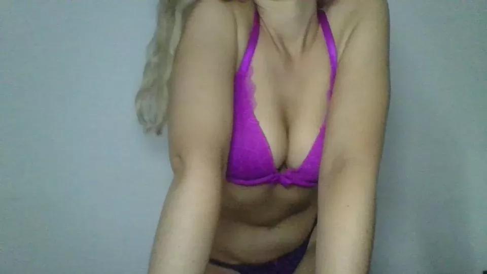 Leora76 webcams show profile image 