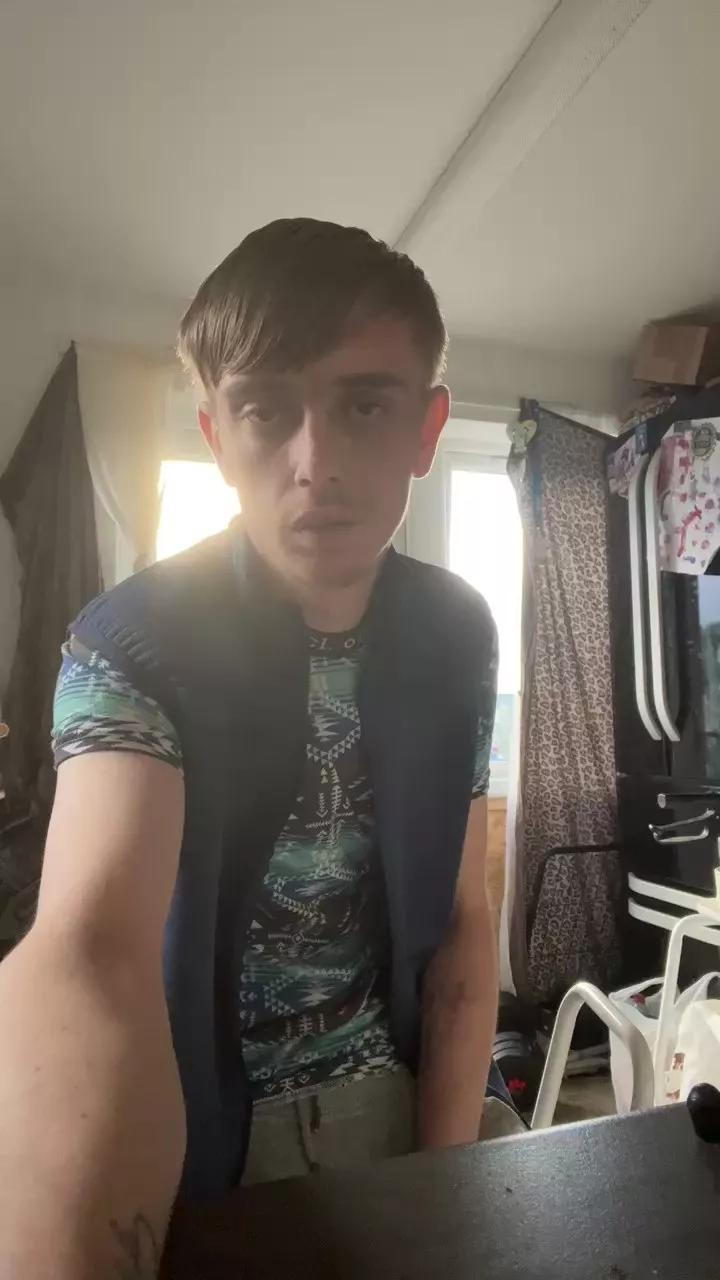 Liamjames9879 webcams show profile image 