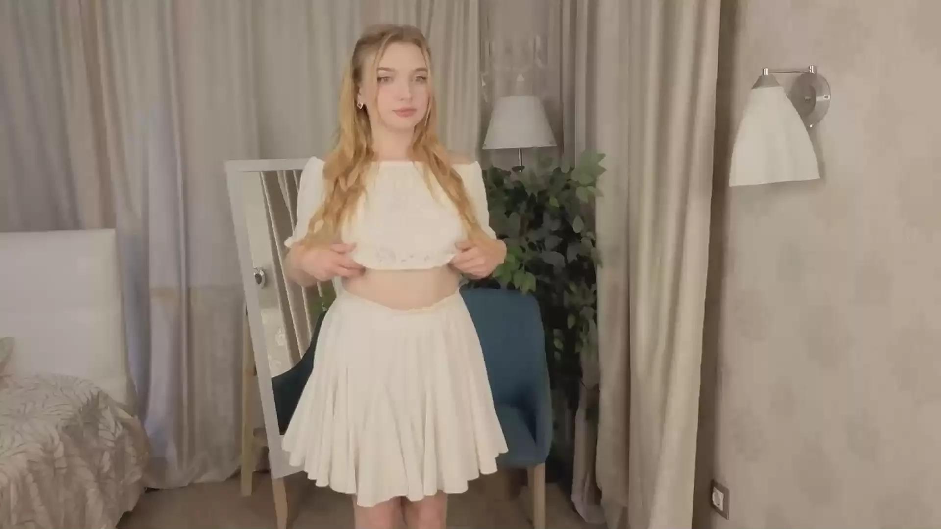 LilllyWhite from Cam4