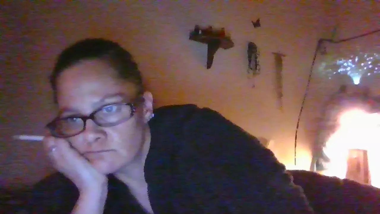 Lilwetwet85 from Cam4