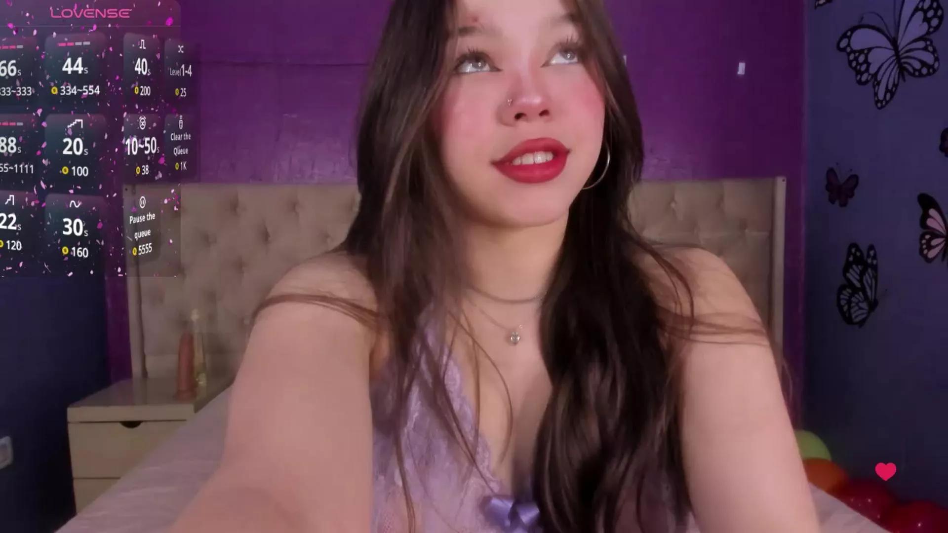 LittleeCherry from Cam4
