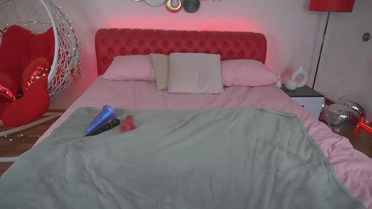 LittleeShy from Cam4