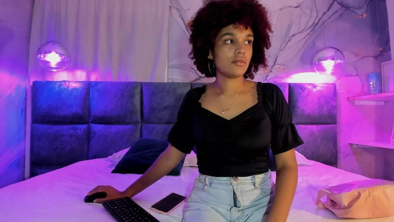 LolaDupont from Cam4