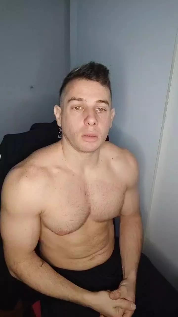 Luca23millo90 on Cam4