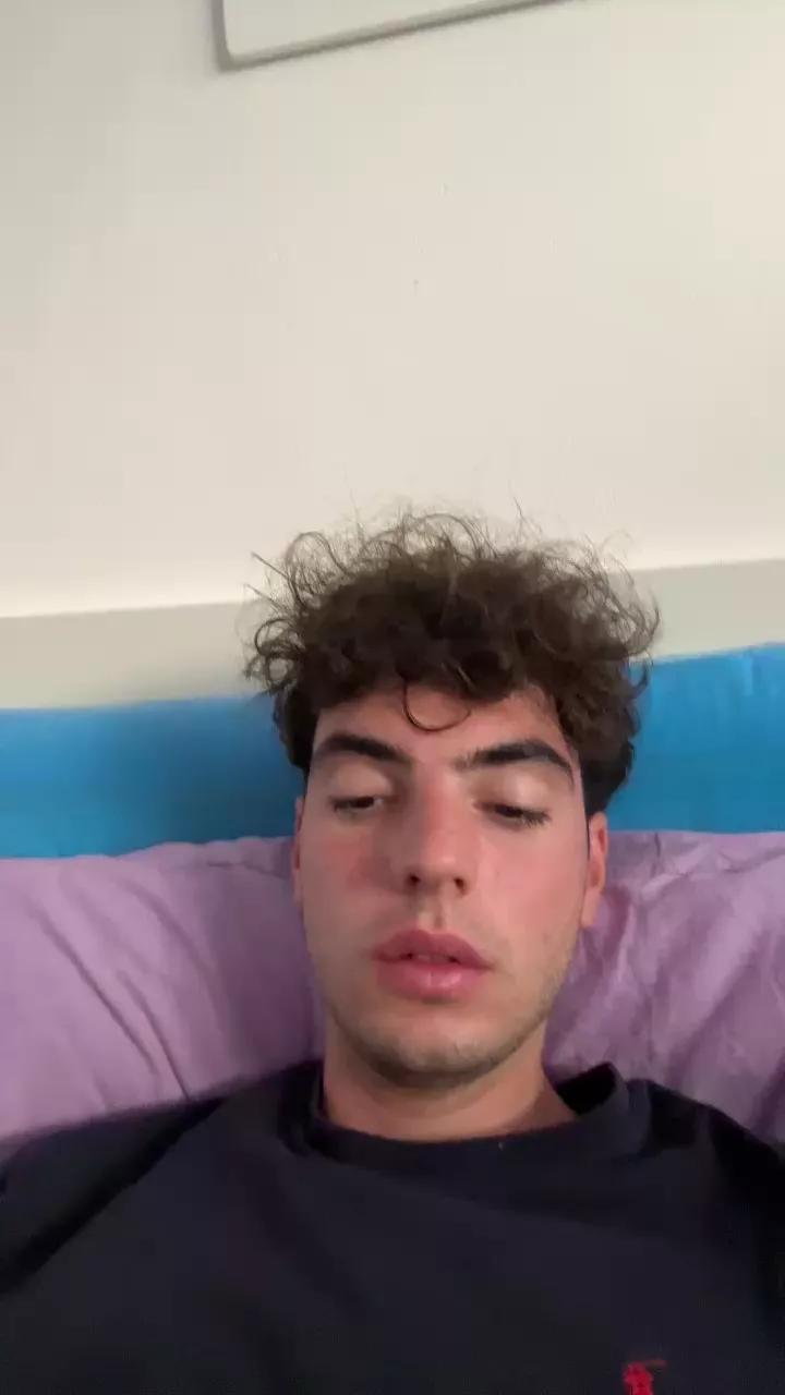 Lucarovett33 webcams show profile image 