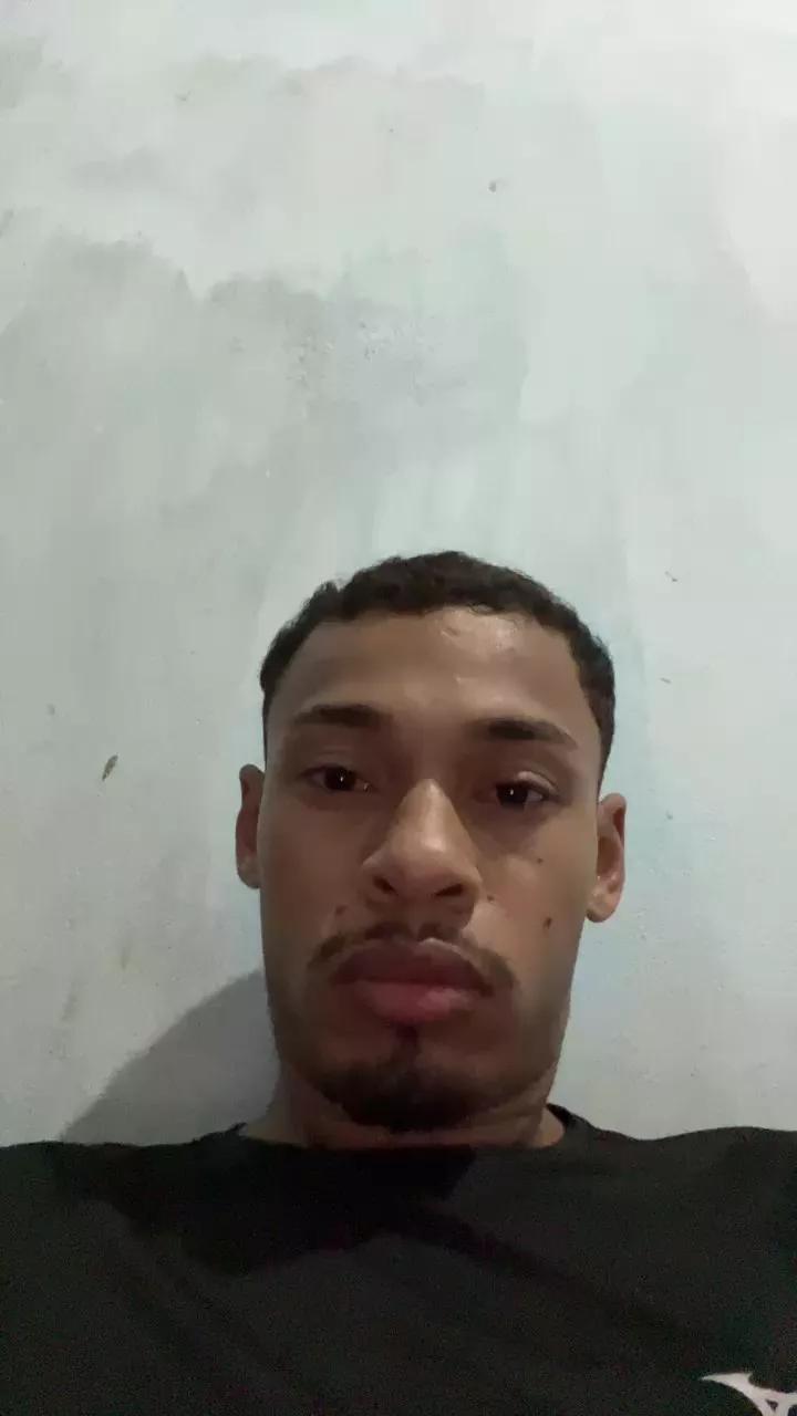 Lucas22pauzudo webcams show profile image 