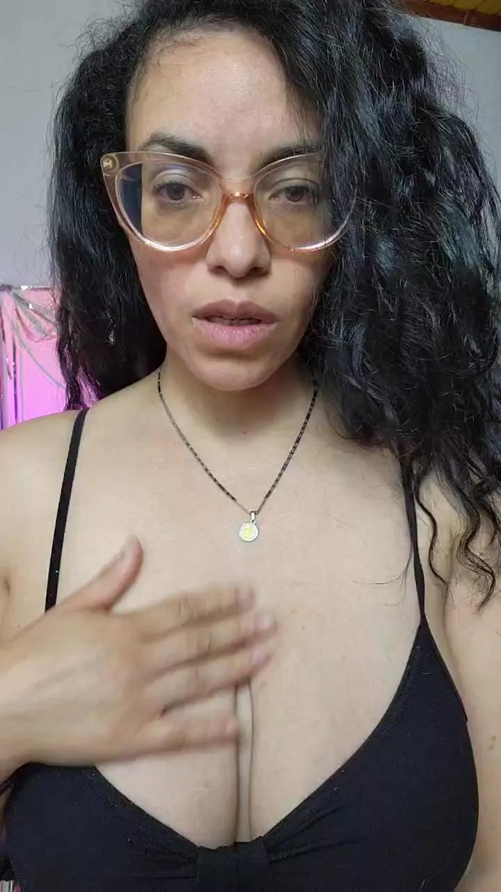 Lucci_Lovee from Cam4