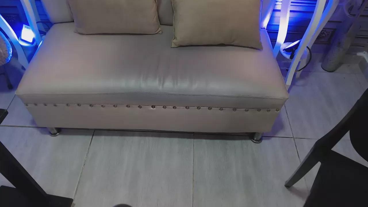 LuccyMilky from Cam4