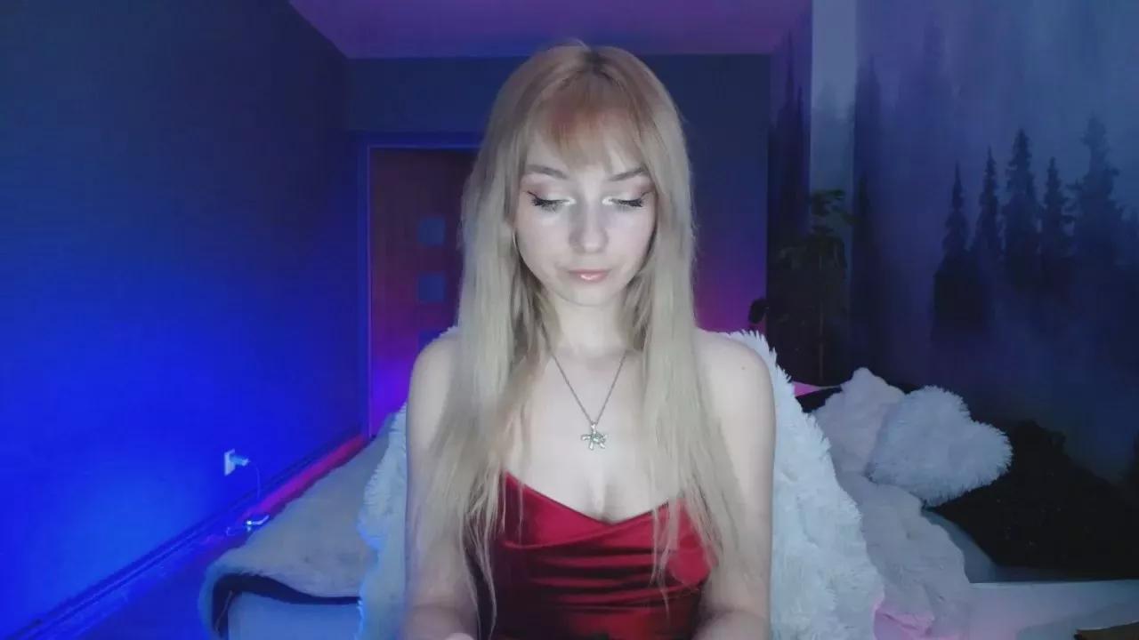 LuciaAdorable webcams show profile image 