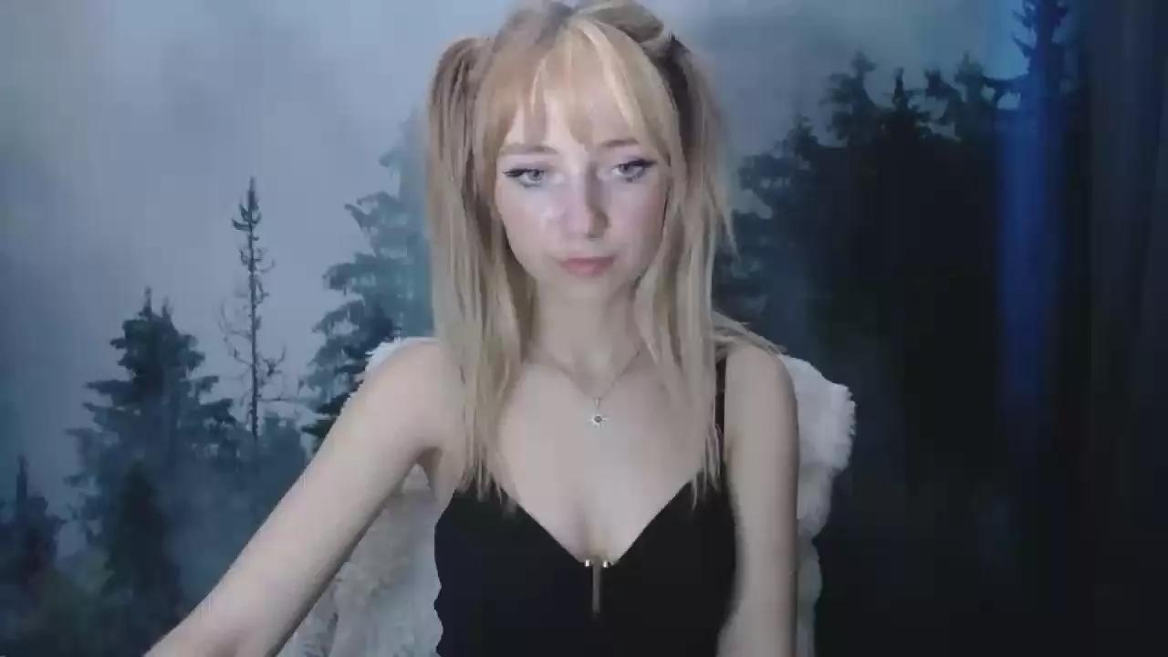 LuciaAdorable webcams show profile image 