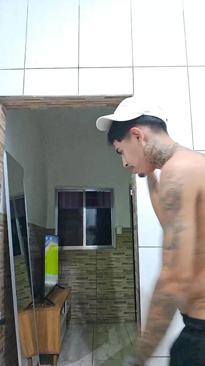 Lucsst1 webcams show profile image 