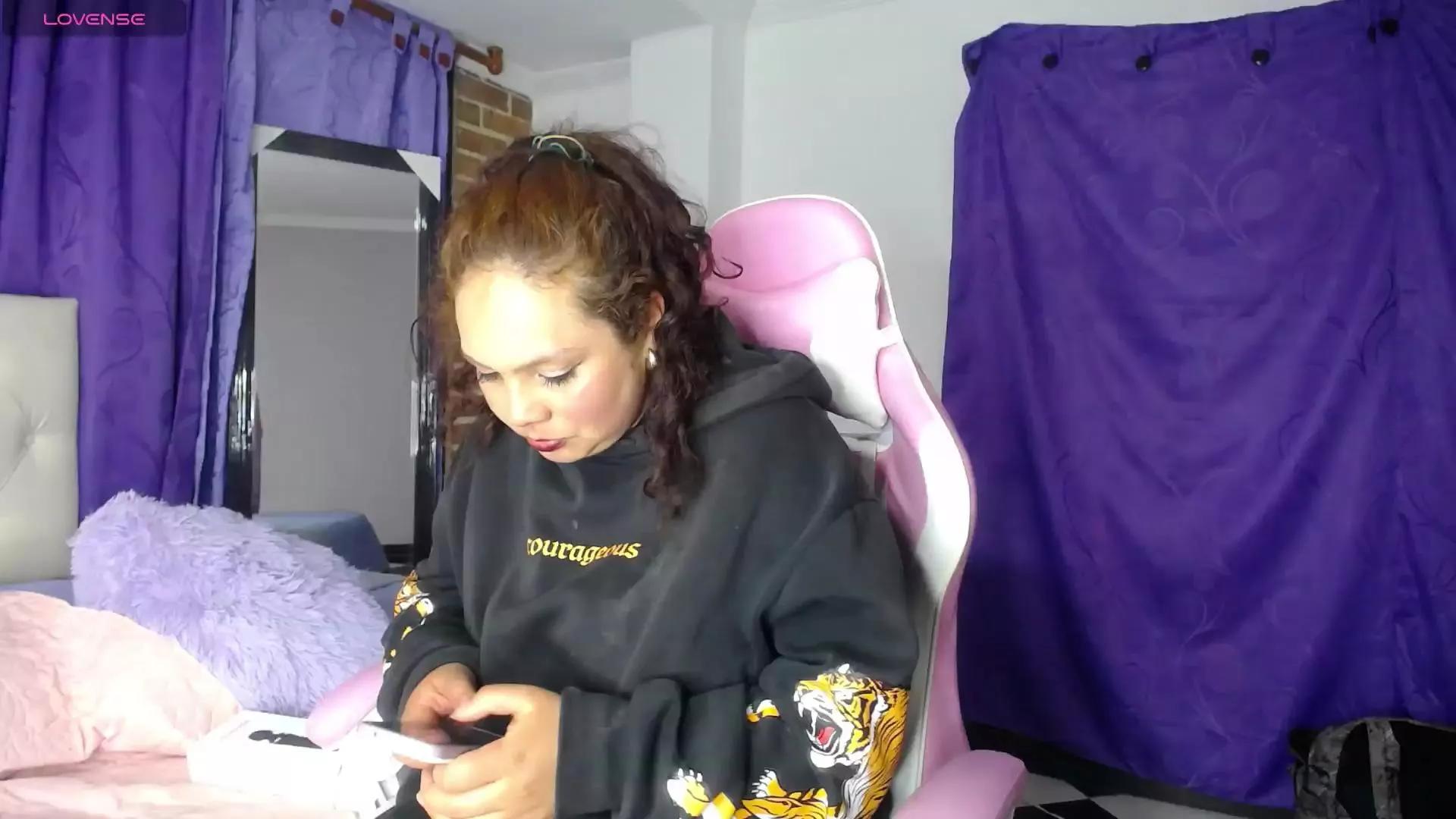 MaggySimpson_ from Cam4