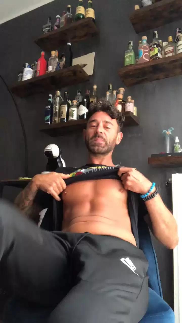 Matteodom85 from Cam4