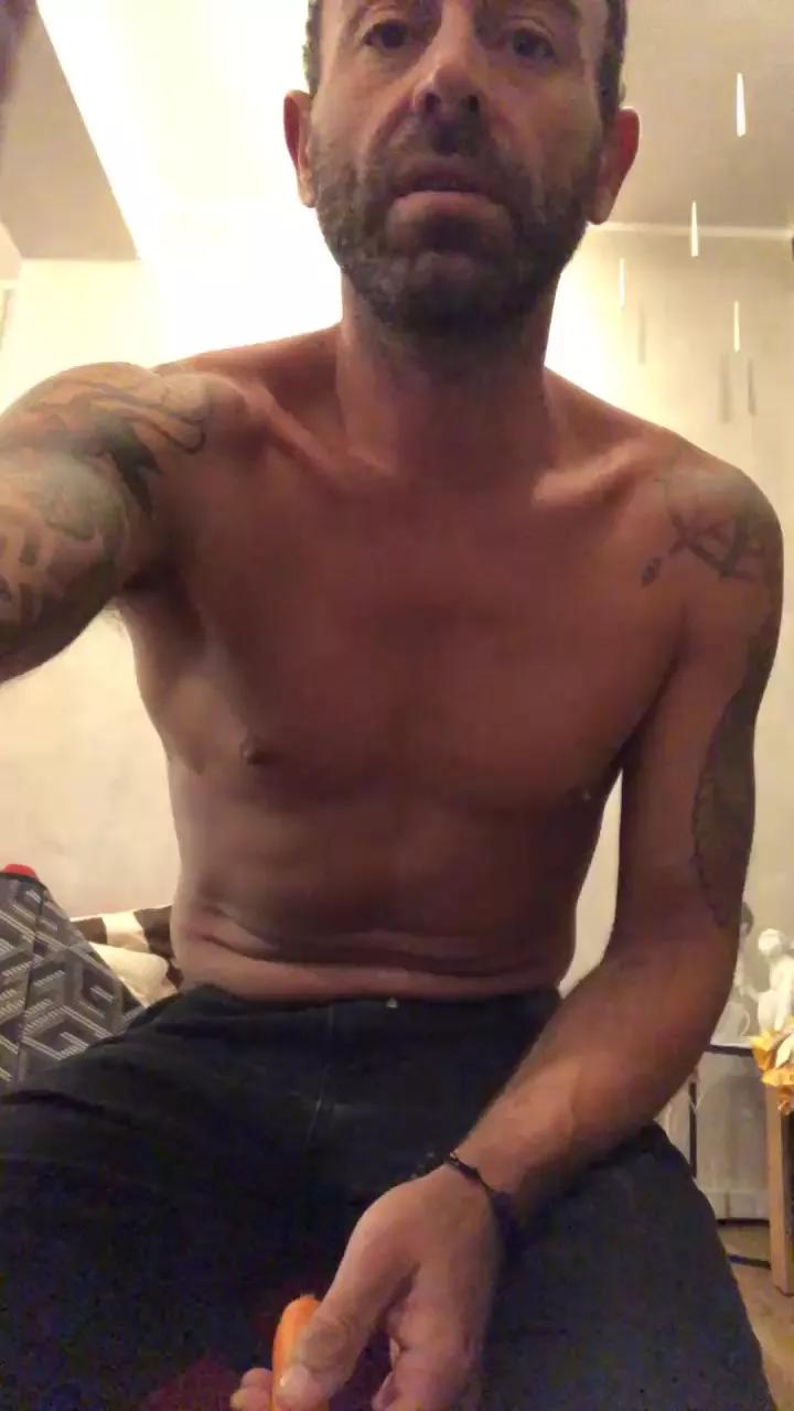 Matteodom85 from Cam4