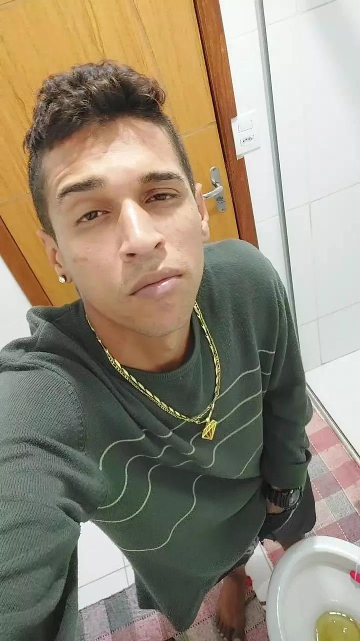 Mcguiaguiar webcams show profile image 