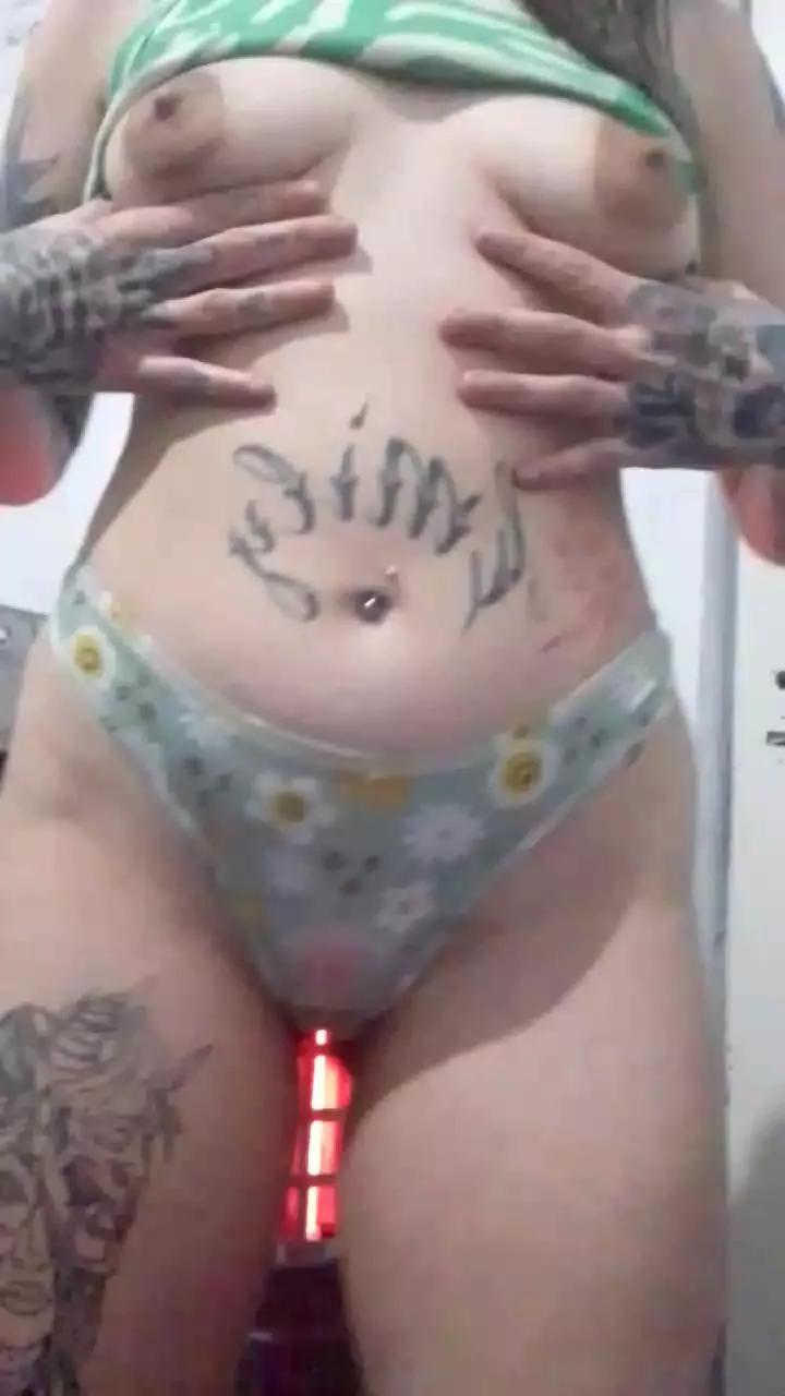 Mialu2 webcams show profile image 