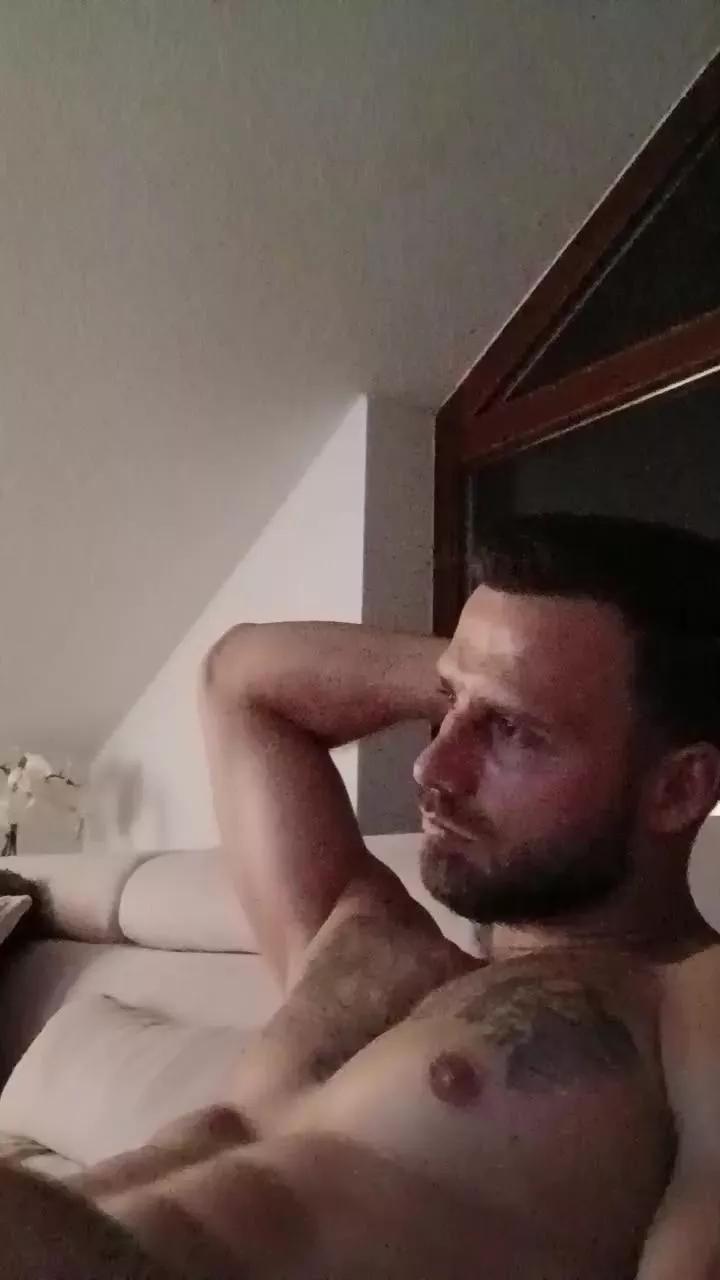 Mikeeeel webcams show profile image 