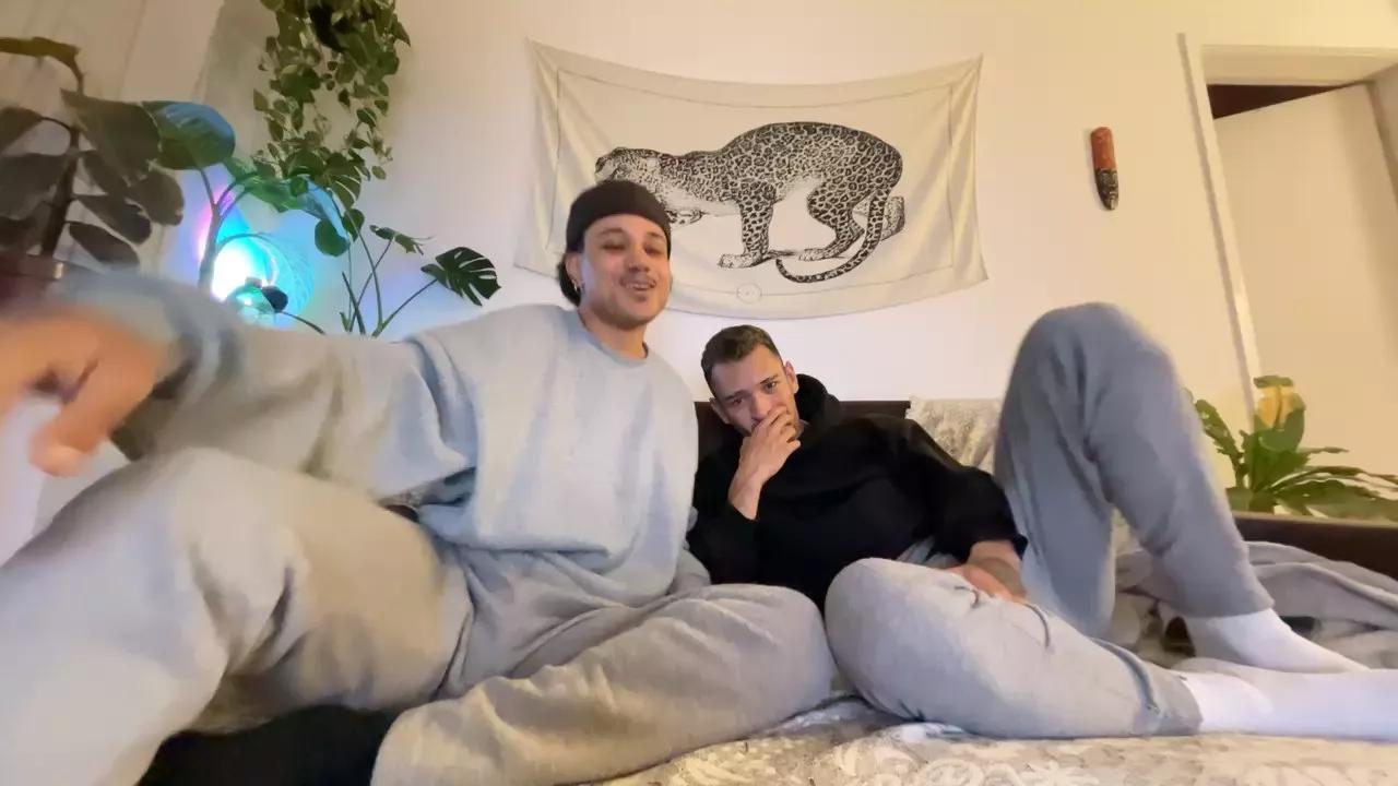 Mlknovors_xxx webcams show profile image 