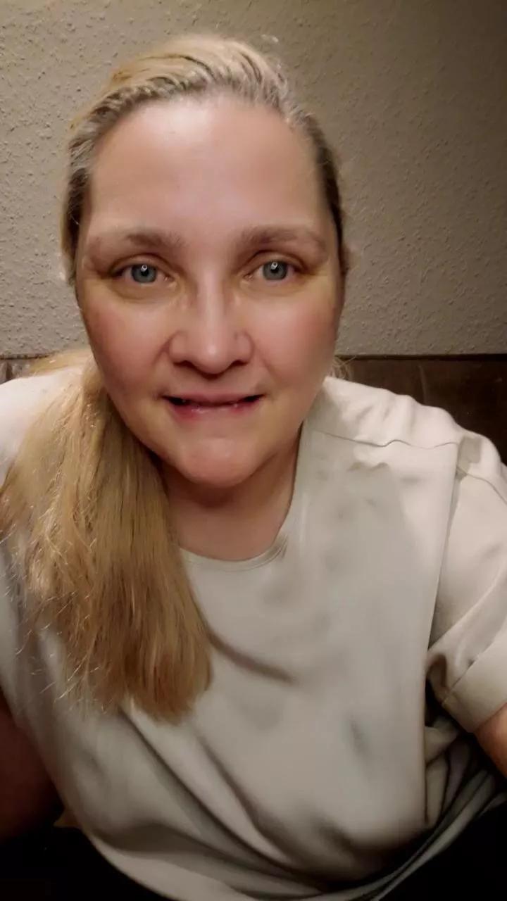 mollig42 from Cam4
