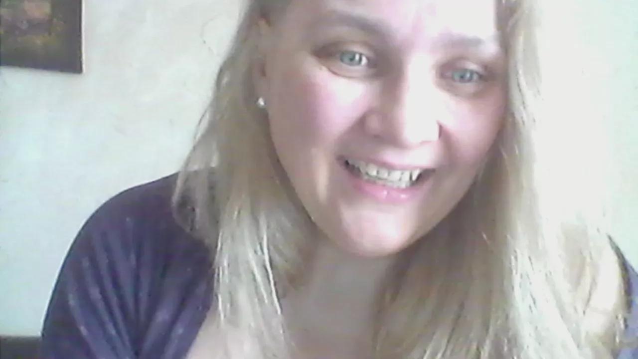 mollig42 from Cam4