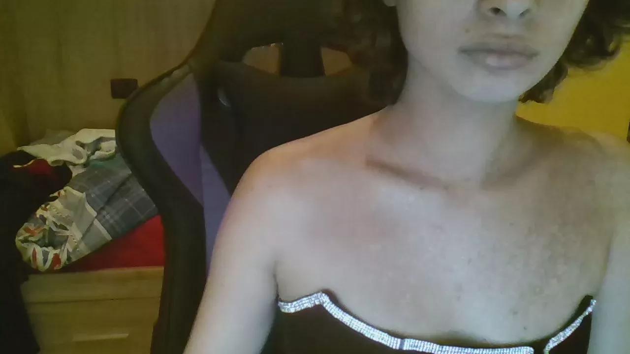 Monicadavinci webcams show profile image 