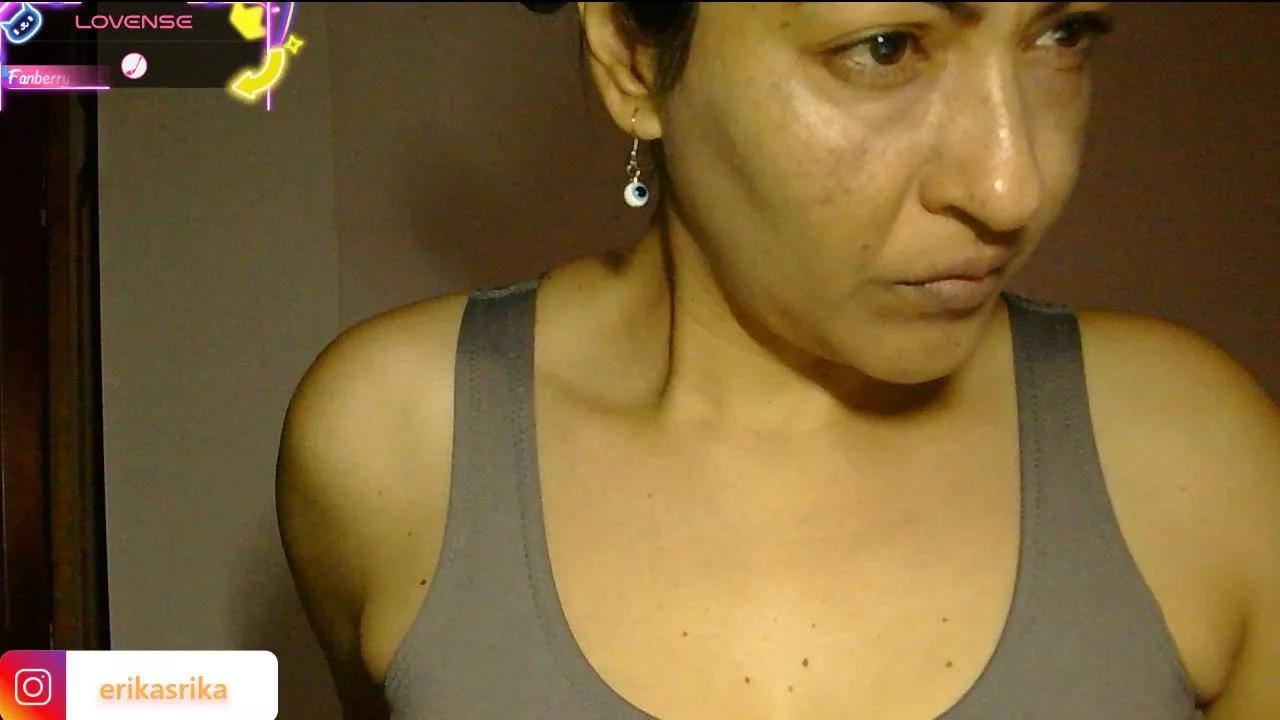 NanaJuicy from Cam4