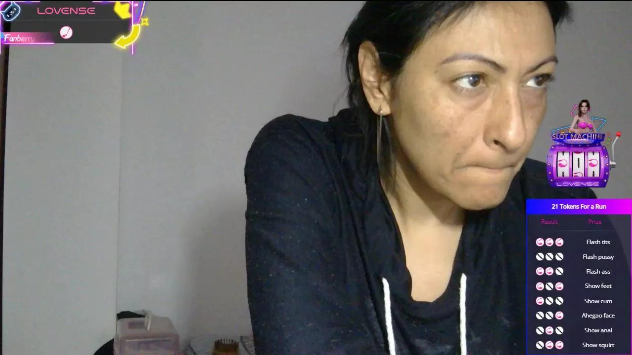 NanaJuicy from Cam4