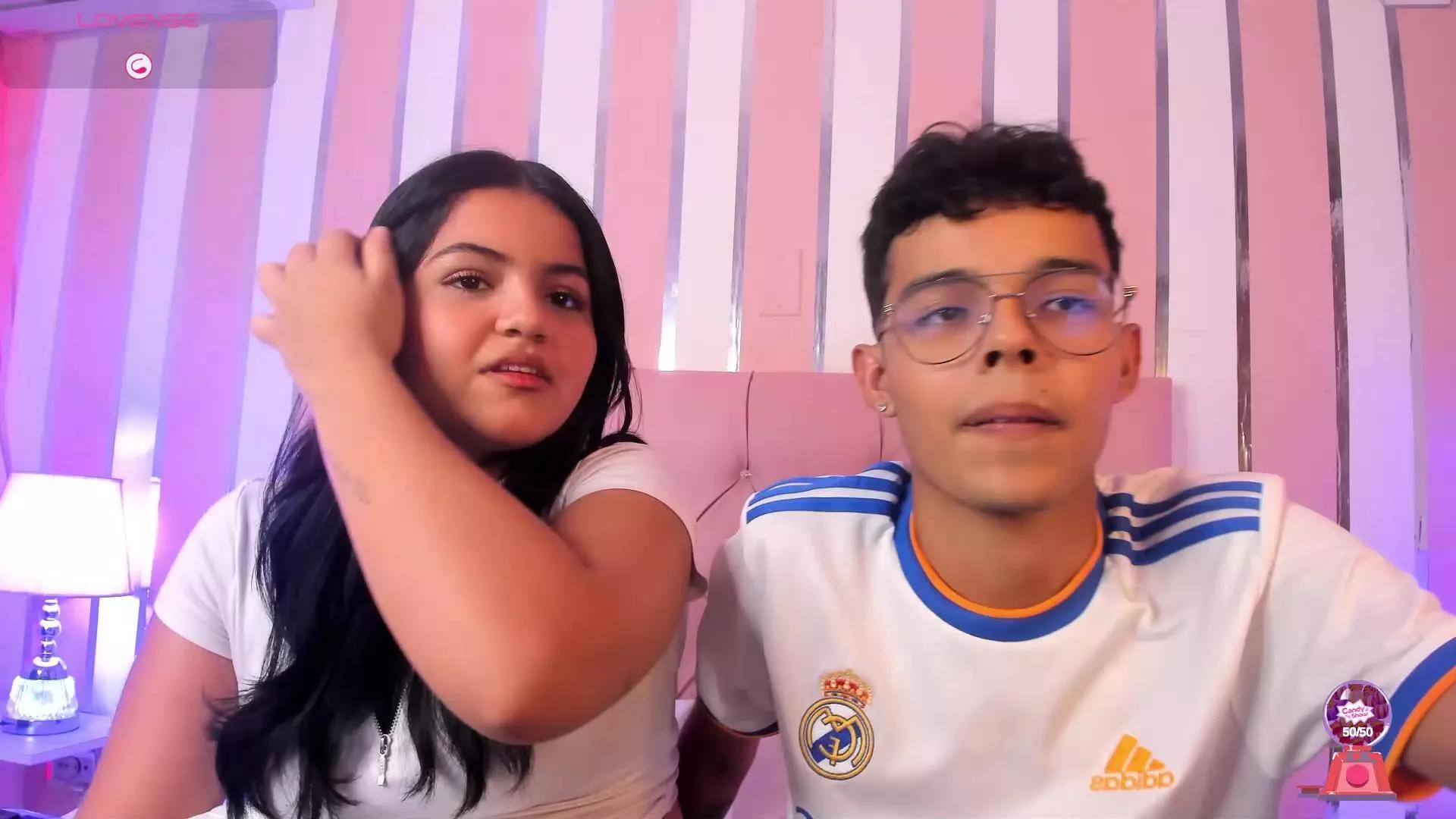 NicoleSebas webcams show profile image 