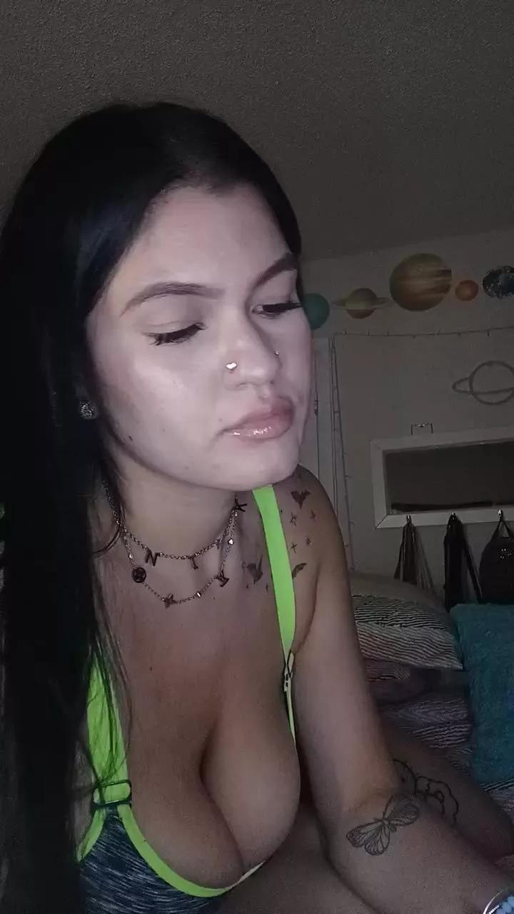 Nikkikittyx3 from Cam4