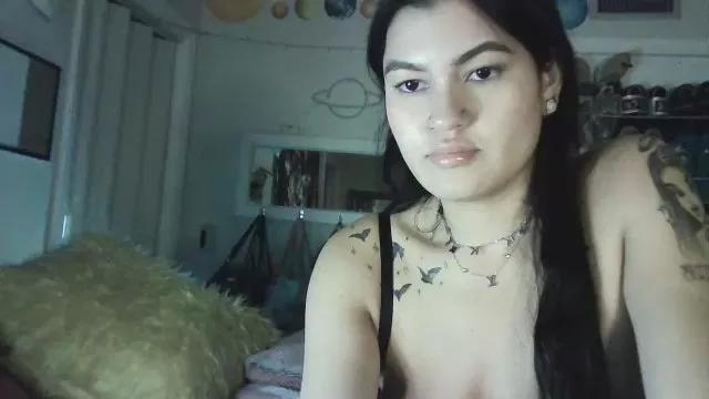 Nikkikittyx3 from Cam4